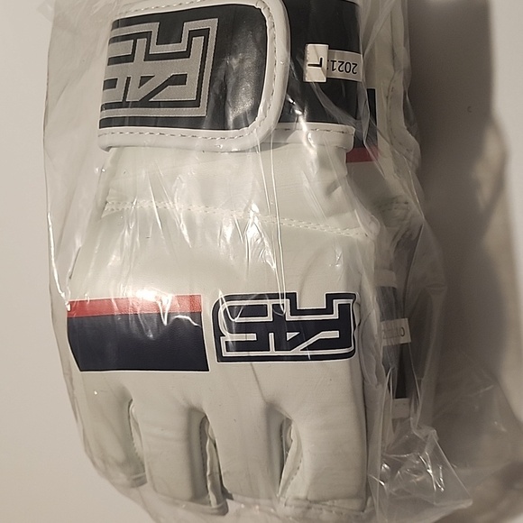 F45 Other - Boxing Gloves F45 Size L